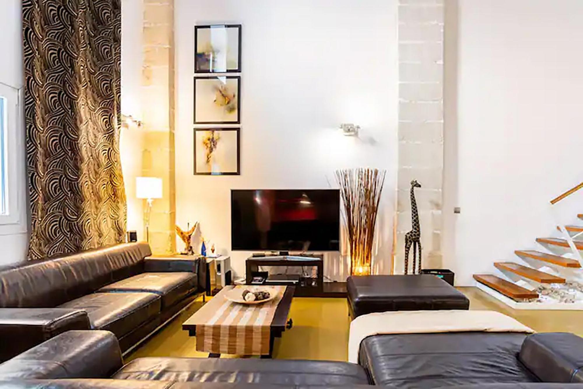 Appartamento Artqhost Jerez Huge Loft & Free Parking Jerez de la Frontera Esterno foto