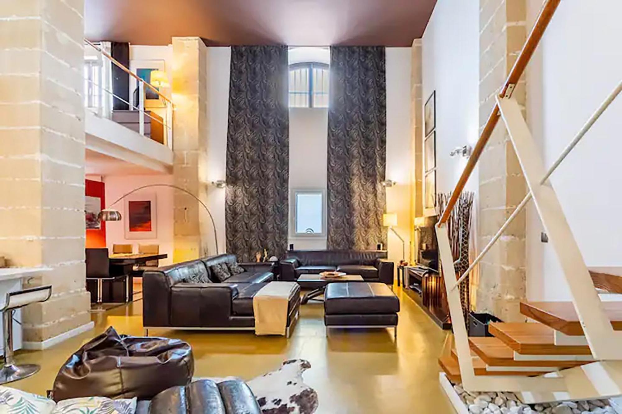 Appartamento Artqhost Jerez Huge Loft & Free Parking Jerez de la Frontera Esterno foto
