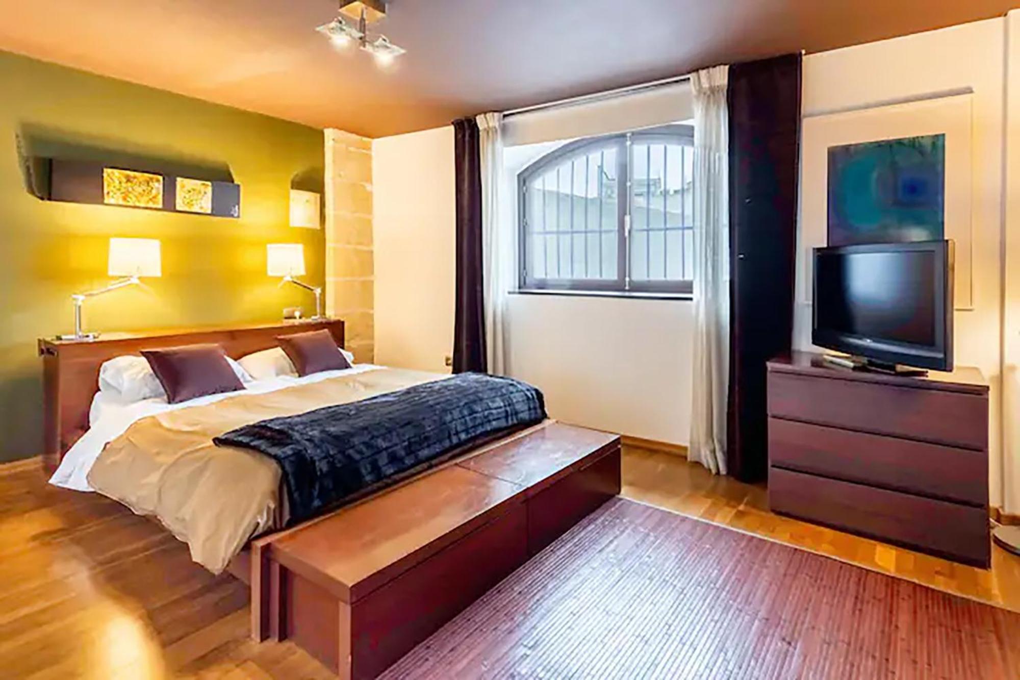 Appartamento Artqhost Jerez Huge Loft & Free Parking Jerez de la Frontera Esterno foto